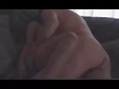 მშვიდი teen Laila იჯდა საკუთარი pee