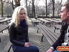 ცხელი ქერა დიდი tits იღებს დომინირებს შემდეგ მასაჟი